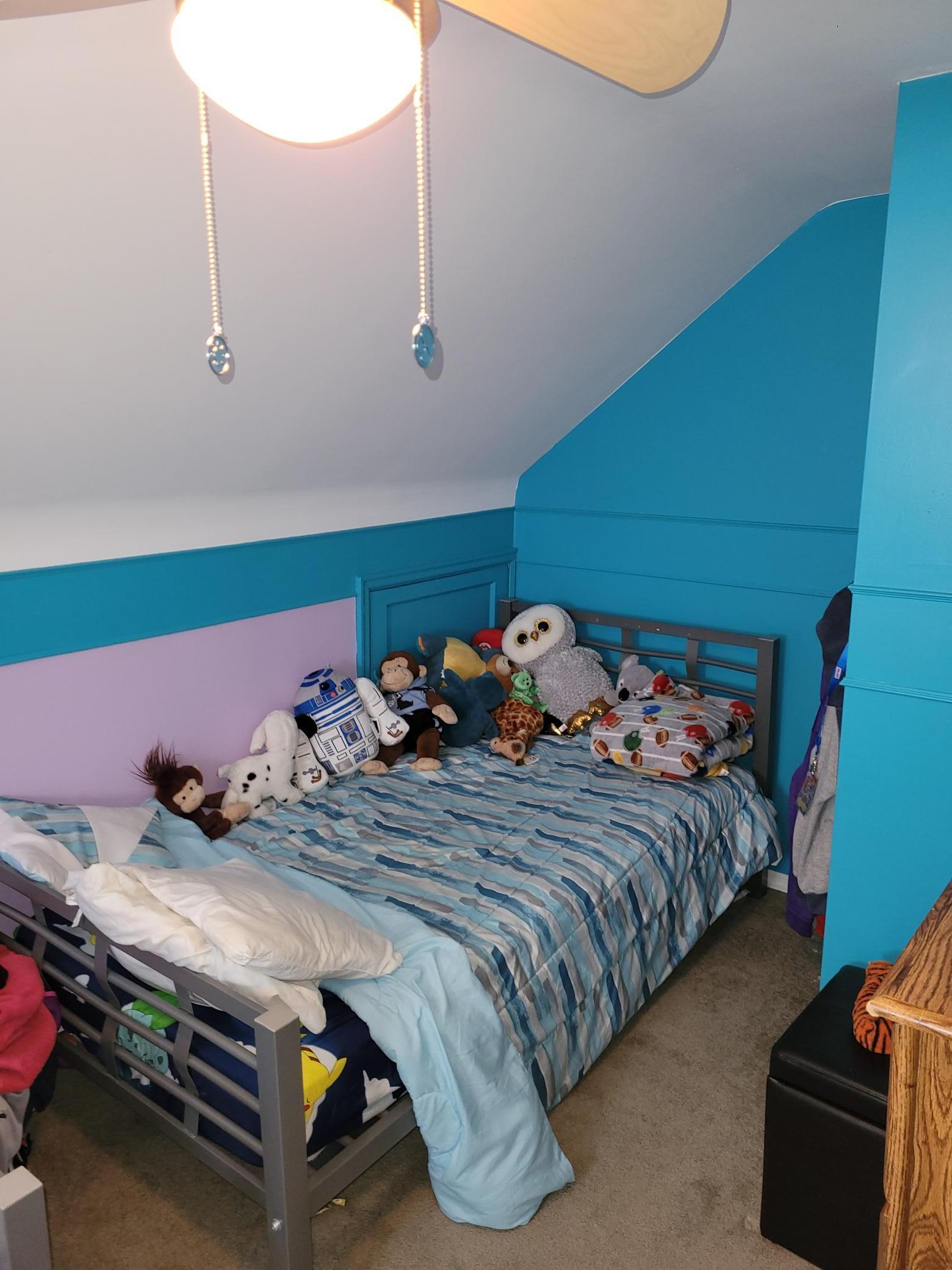 Upstairs bedrrom 3.jpg