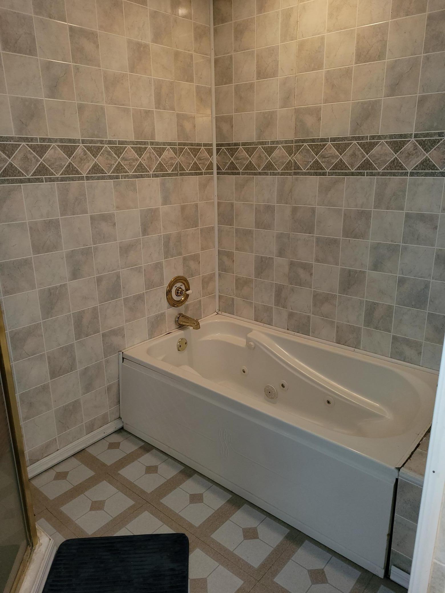 Bath off main bedroom (3).jpg