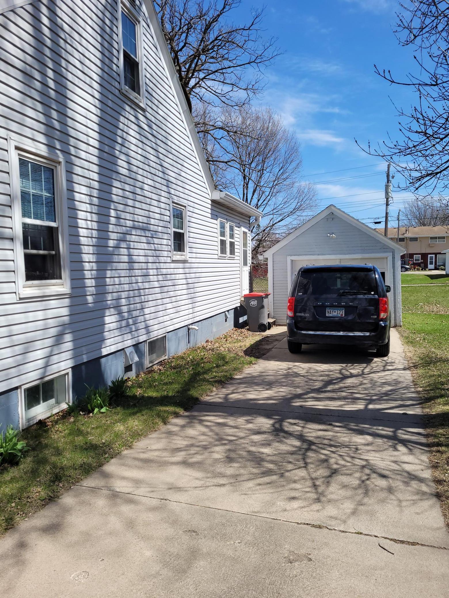 Side view of home with garage.jpg