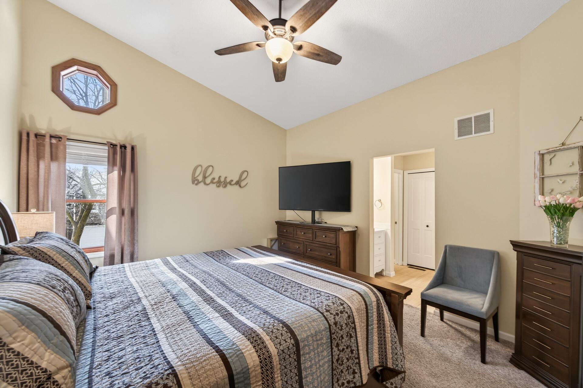 Owner suite with soaring vaults.