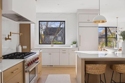 Cabinets to the ceiling, Wolf range, Sub Zero refrigerator