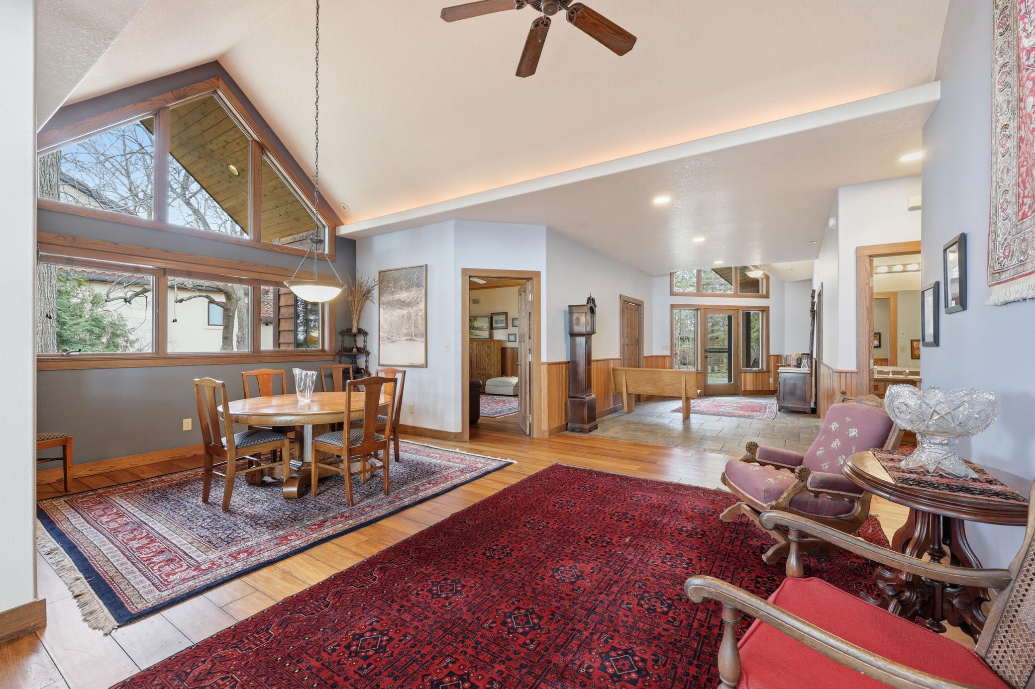 Dining/ sitting/ foyer