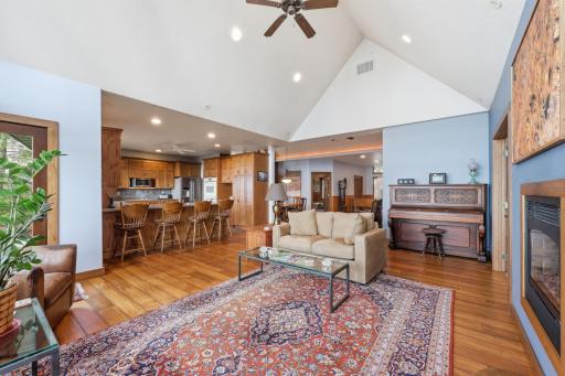 633 N Shore Drive, Detroit Lakes, MN 56501
