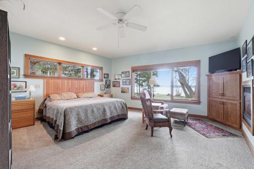 633 N Shore Drive, Detroit Lakes, MN 56501