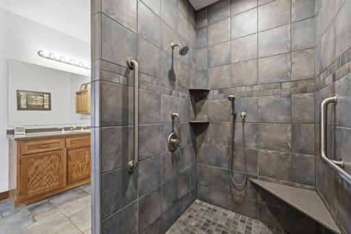 633 N Shore Drive, Detroit Lakes, MN 56501