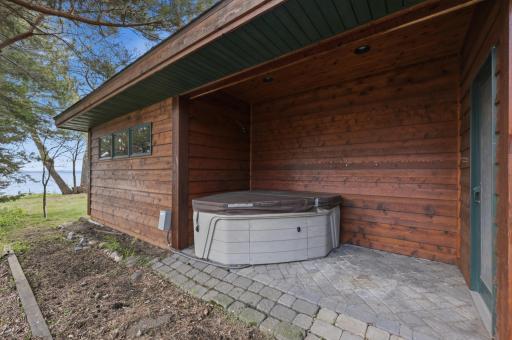 633 N Shore Drive, Detroit Lakes, MN 56501