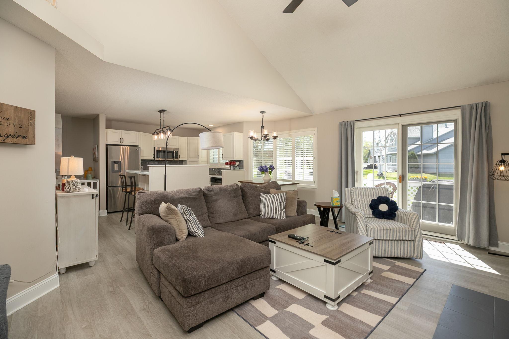 6-web-or-mls-06-Living Room.jpg