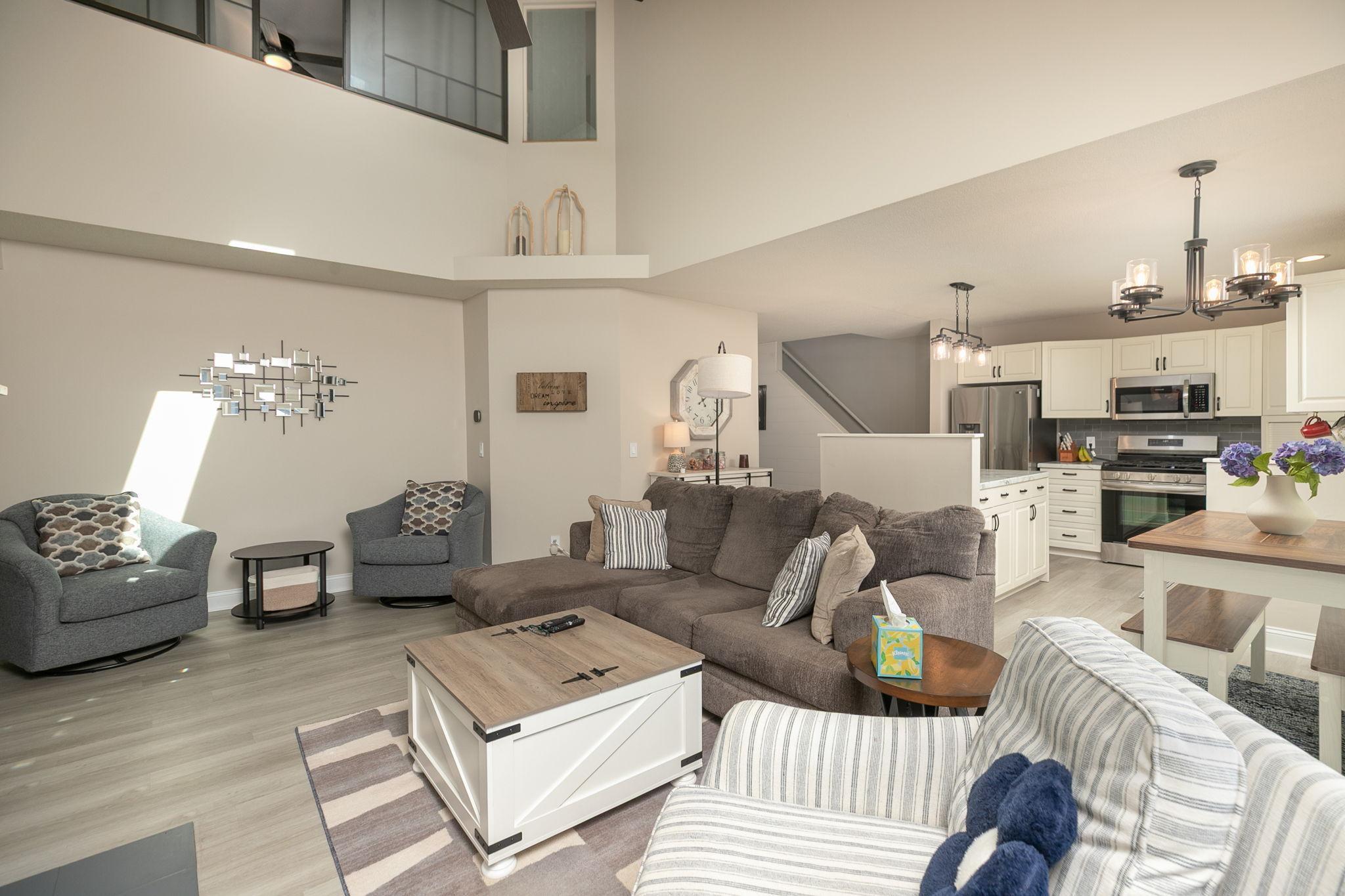 5-web-or-mls-05-Living Room.jpg