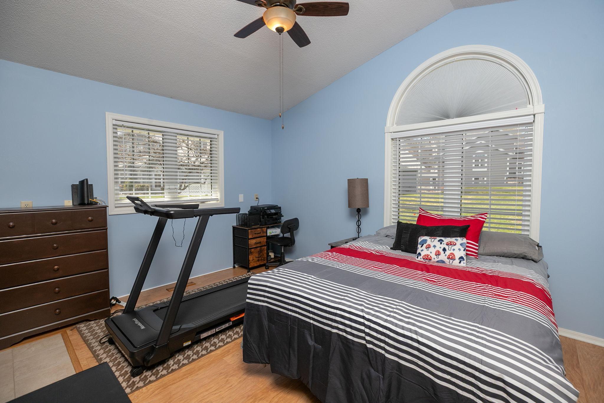 14-web-or-mls-14-Primary Bedroom.jpg