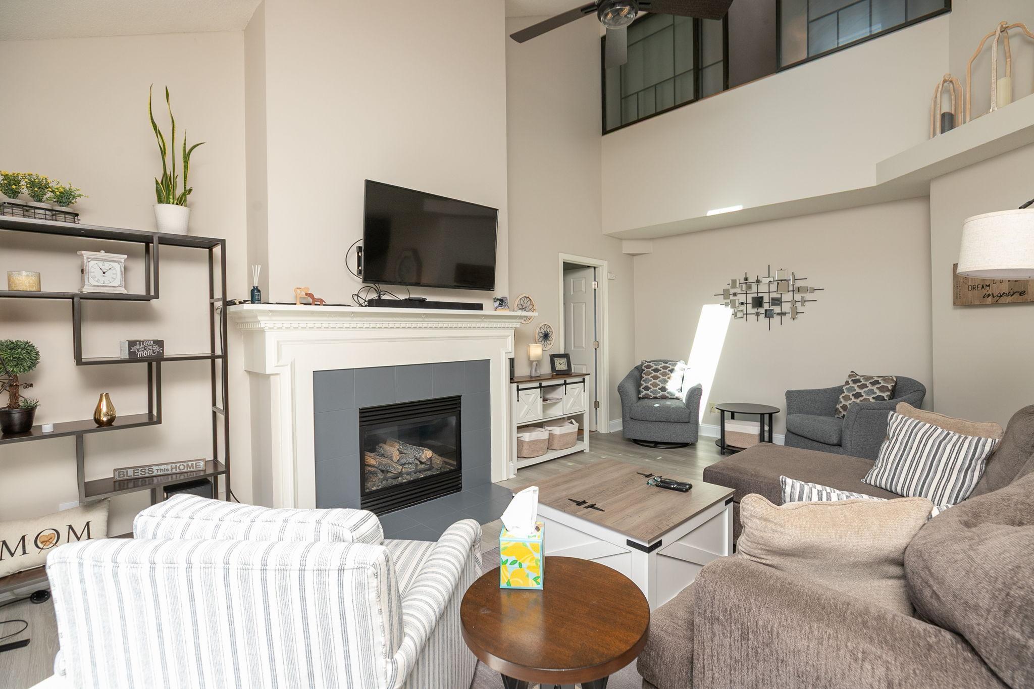 4-web-or-mls-04-Living Room.jpg