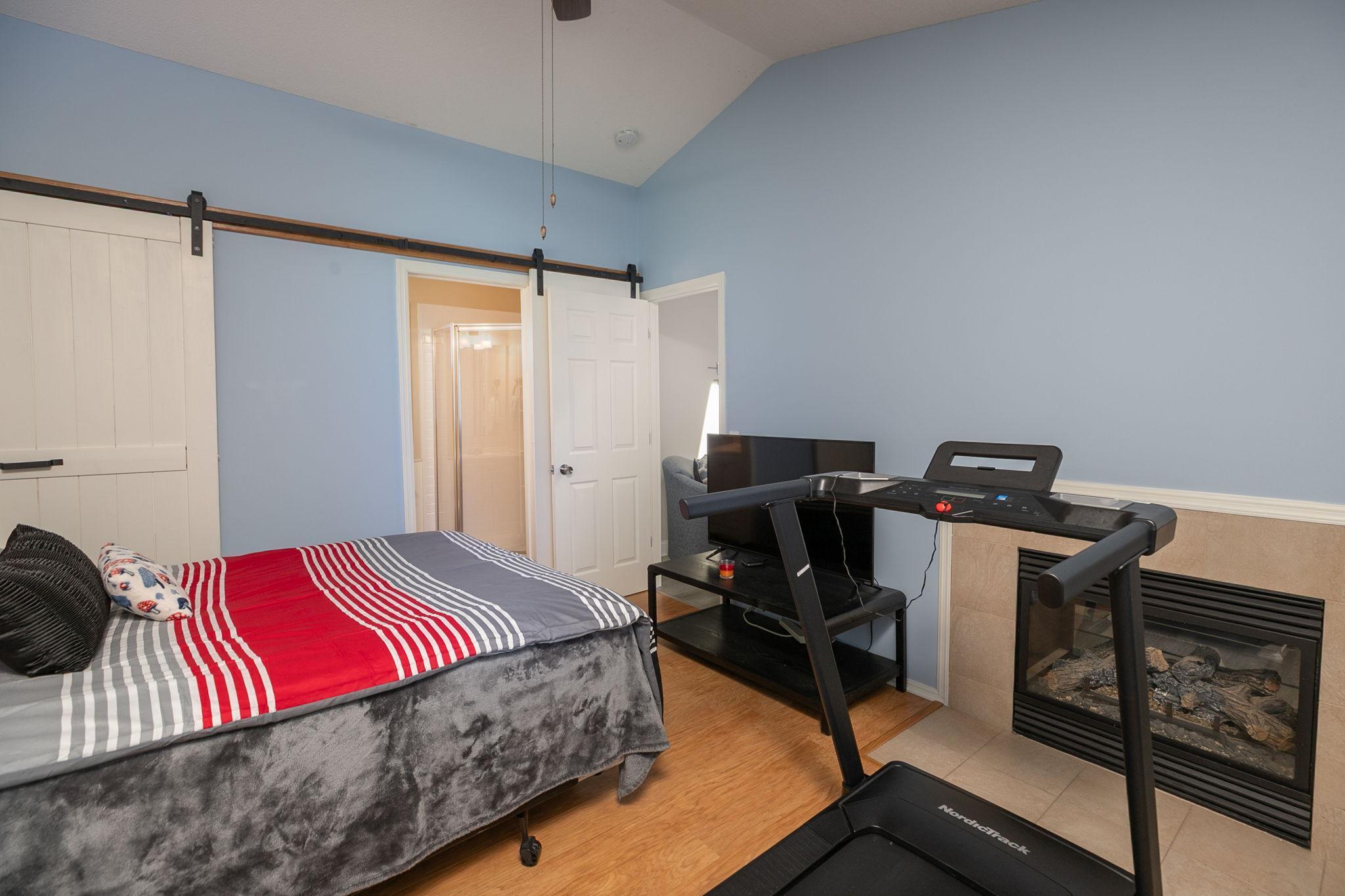 15-web-or-mls-15-Primary Bedroom.jpg