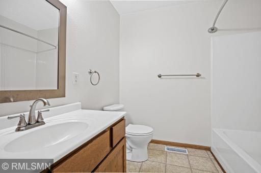 162 Bridgewater Trail-21.jpg