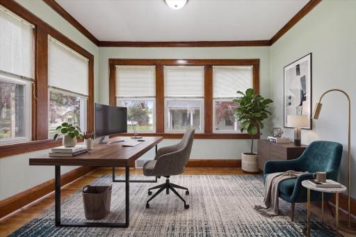 Sunroom - virtually staged to show potential.