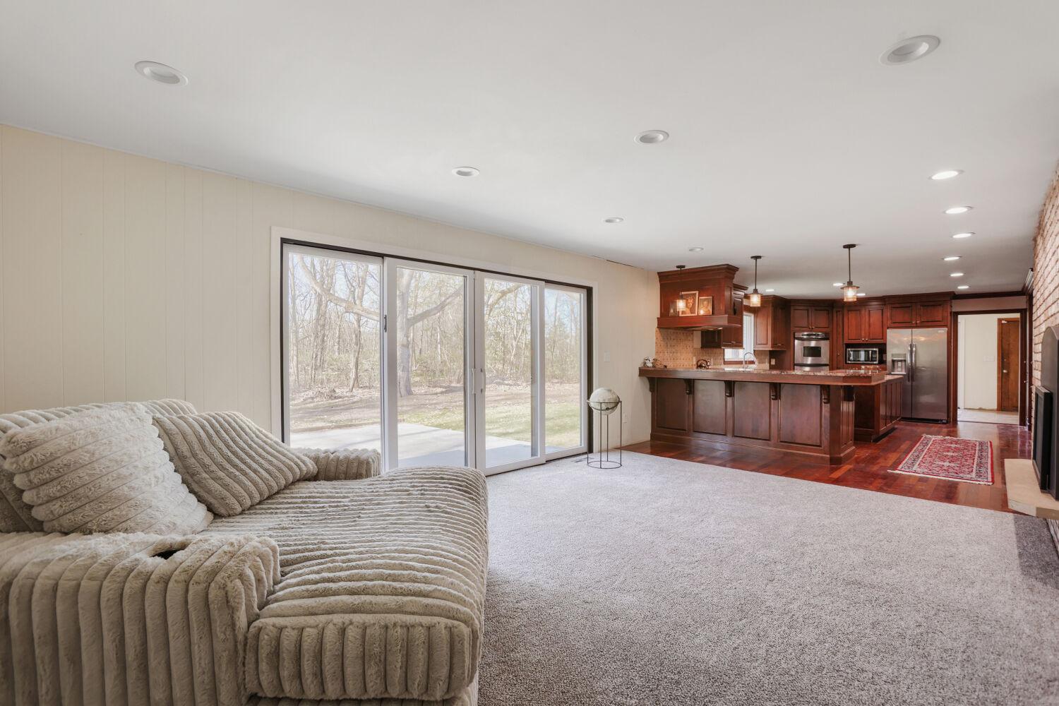 23 Evergreen Rd - Web Quality - 010 - 10 Living Room.jpg