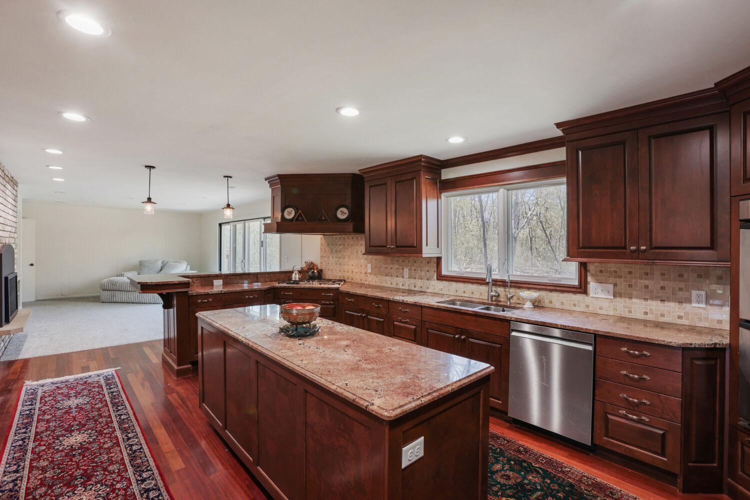 23 Evergreen Rd - Web Quality - 014 - 14 Kitchen.jpg