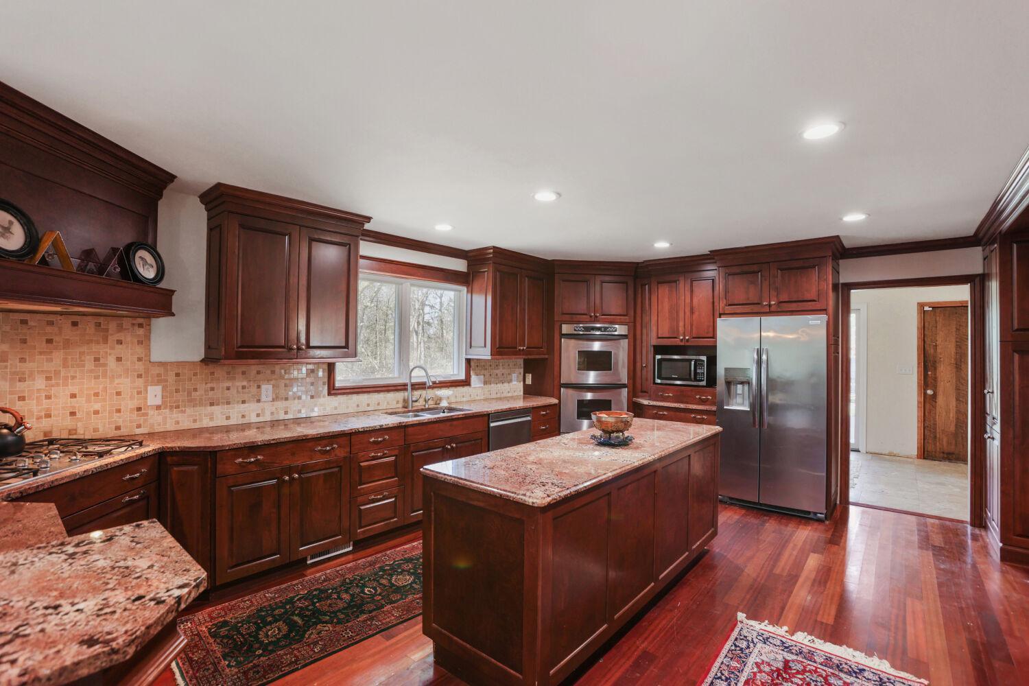 23 Evergreen Rd - Web Quality - 012 - 12 Kitchen.jpg