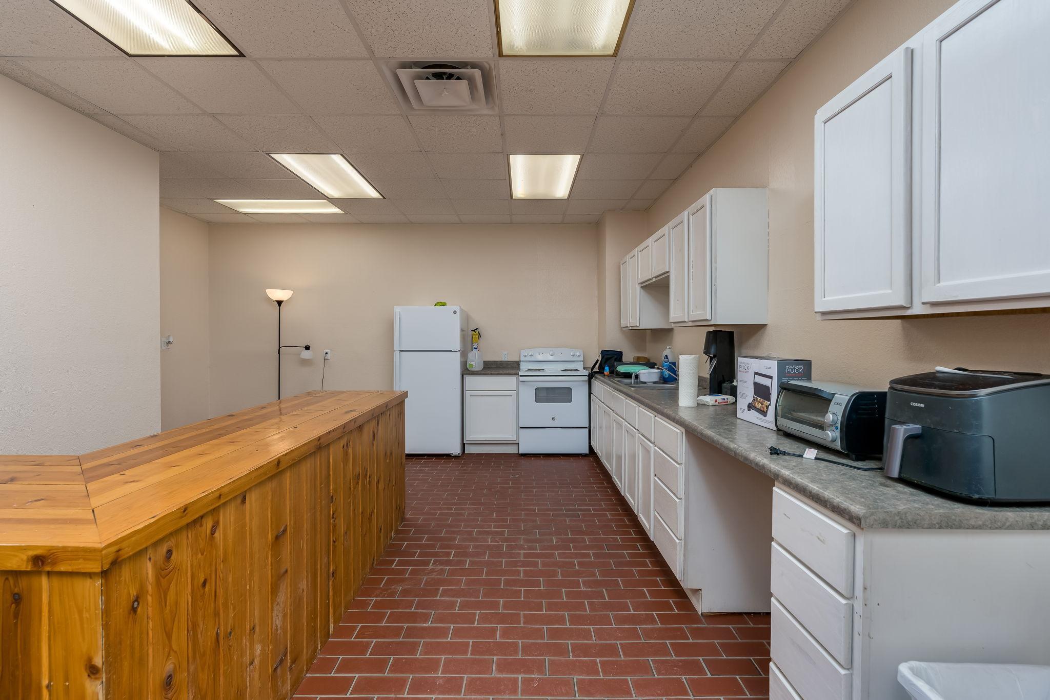 138 N Main St-30.jpg