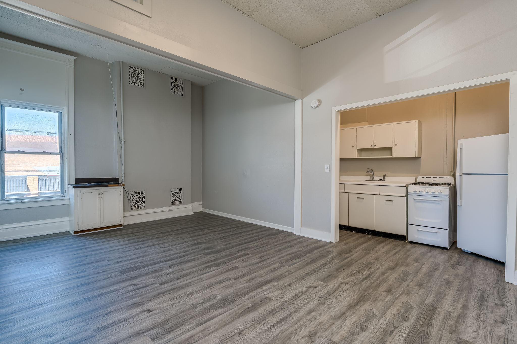 138 N Main St-14.jpg