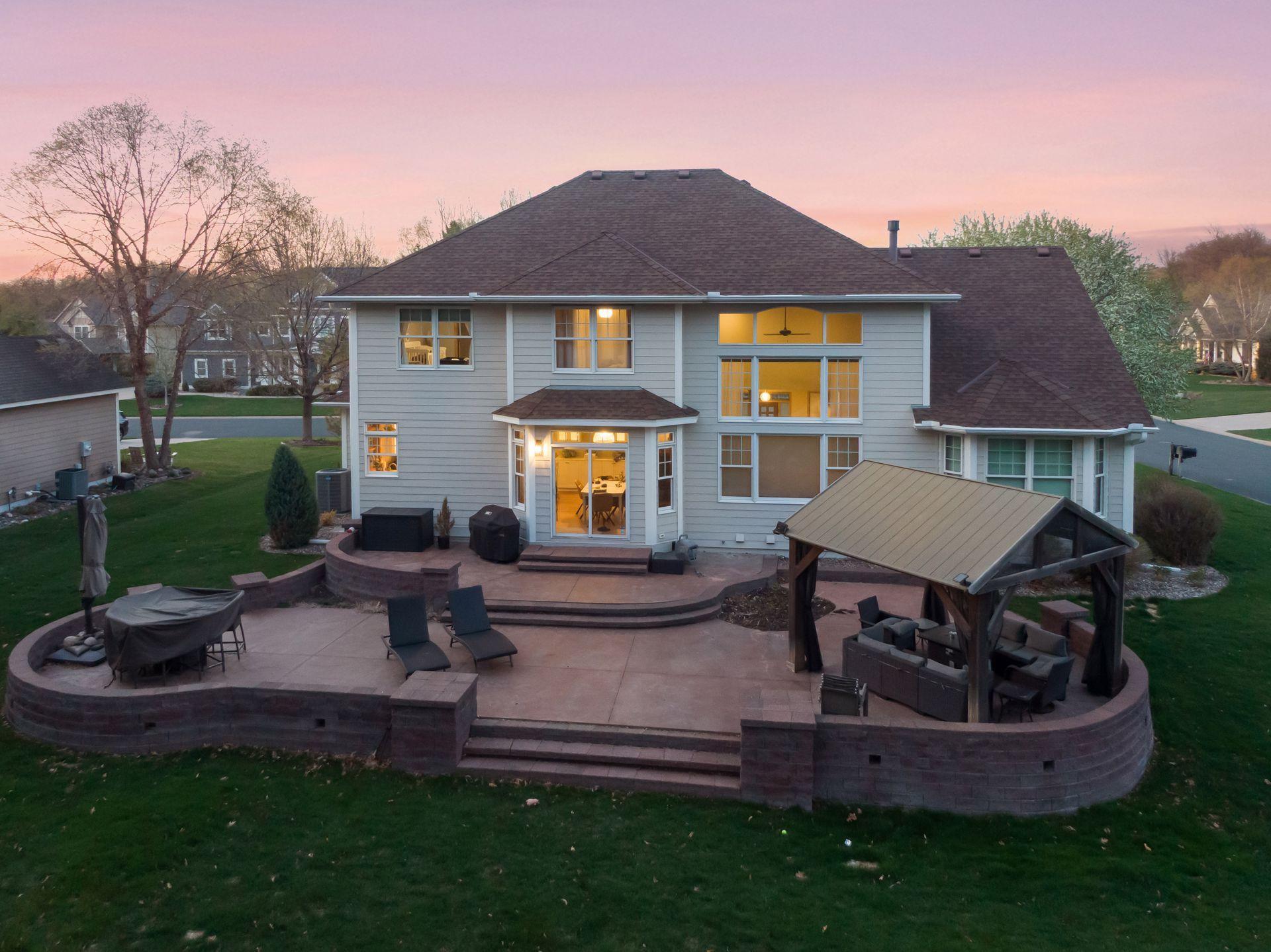 This yard is an entertainers dream!