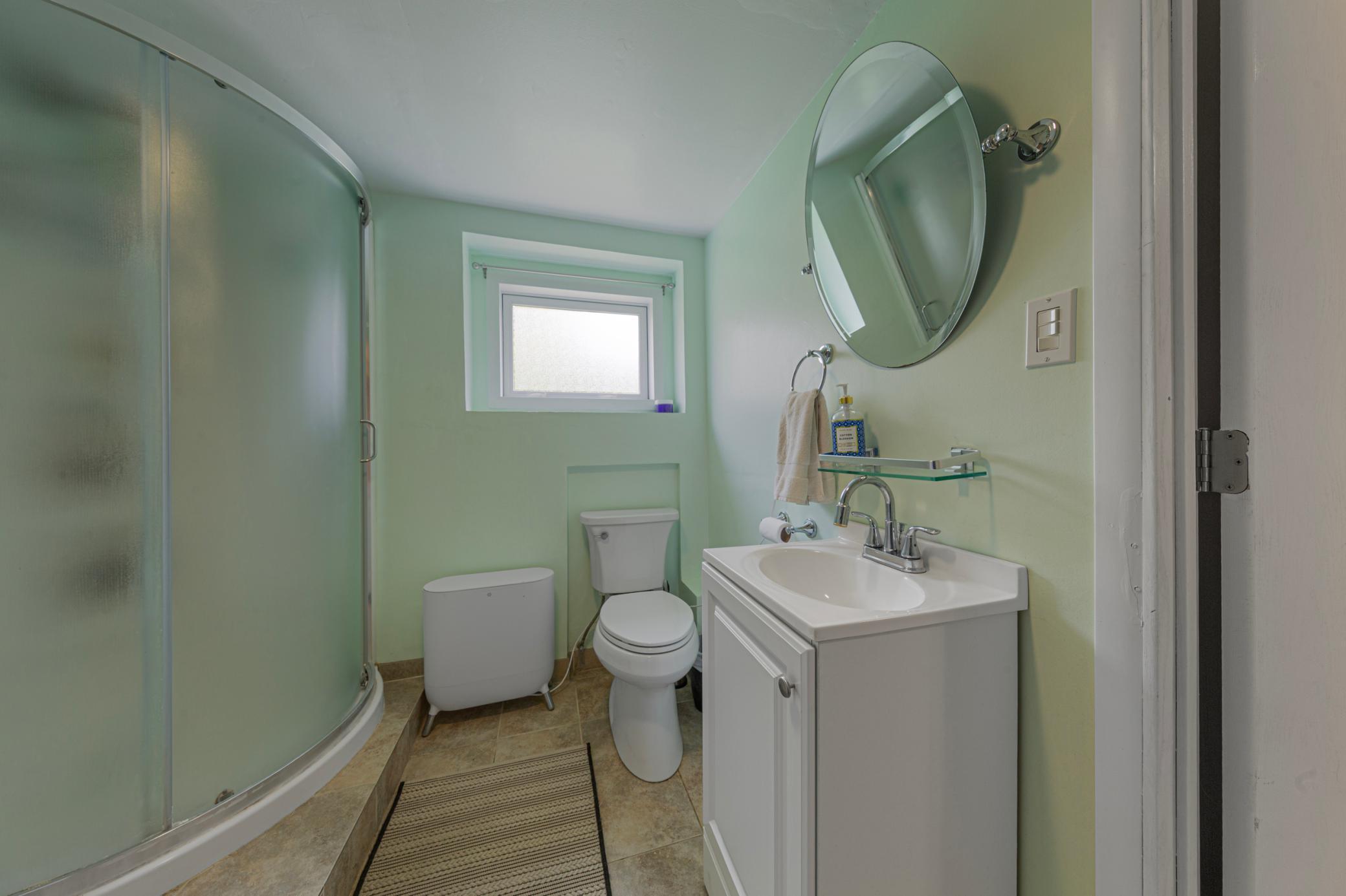 27 bathroom_lower.jpg