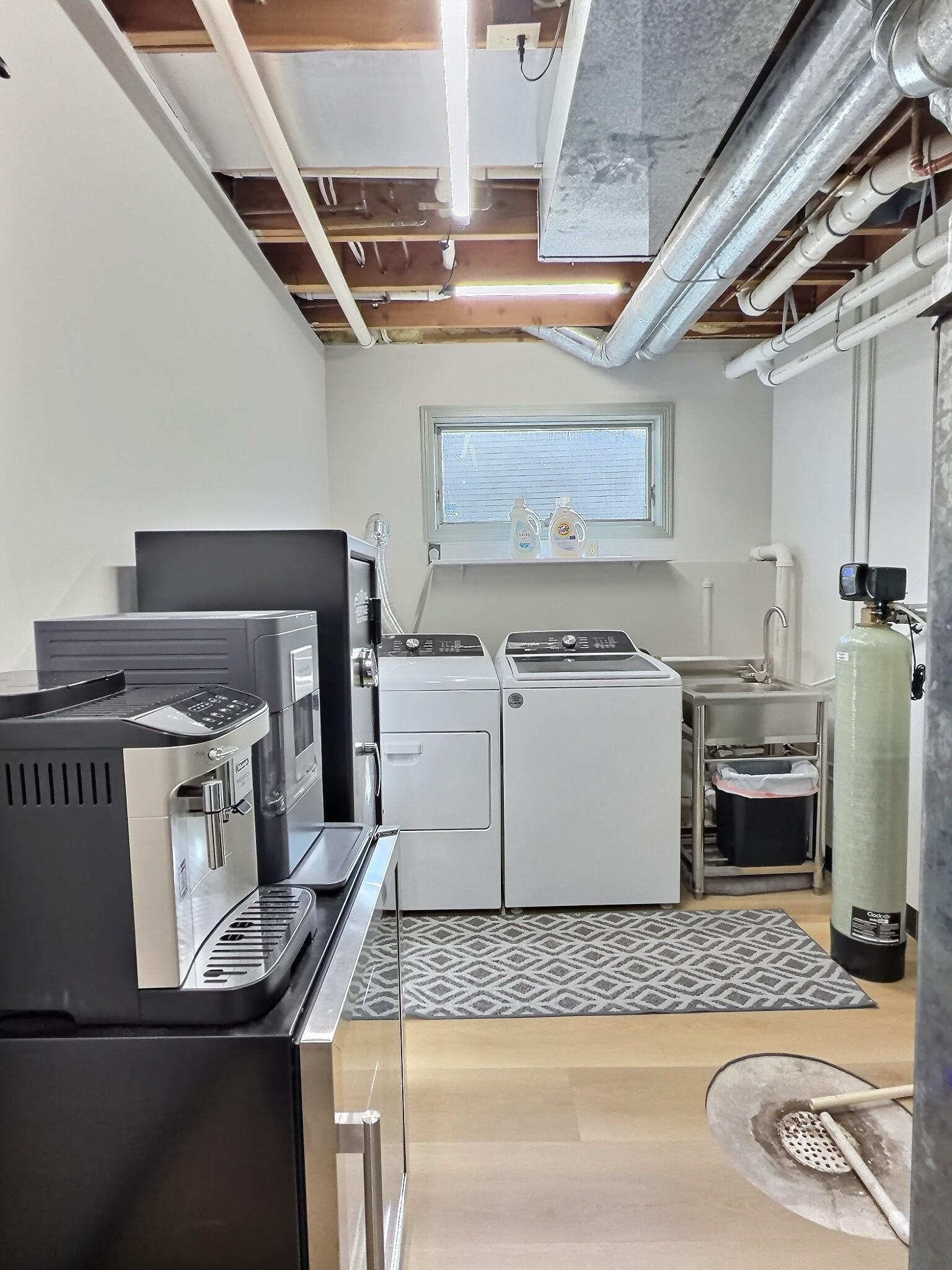 The laundry/mechanical room is located on the lower level.