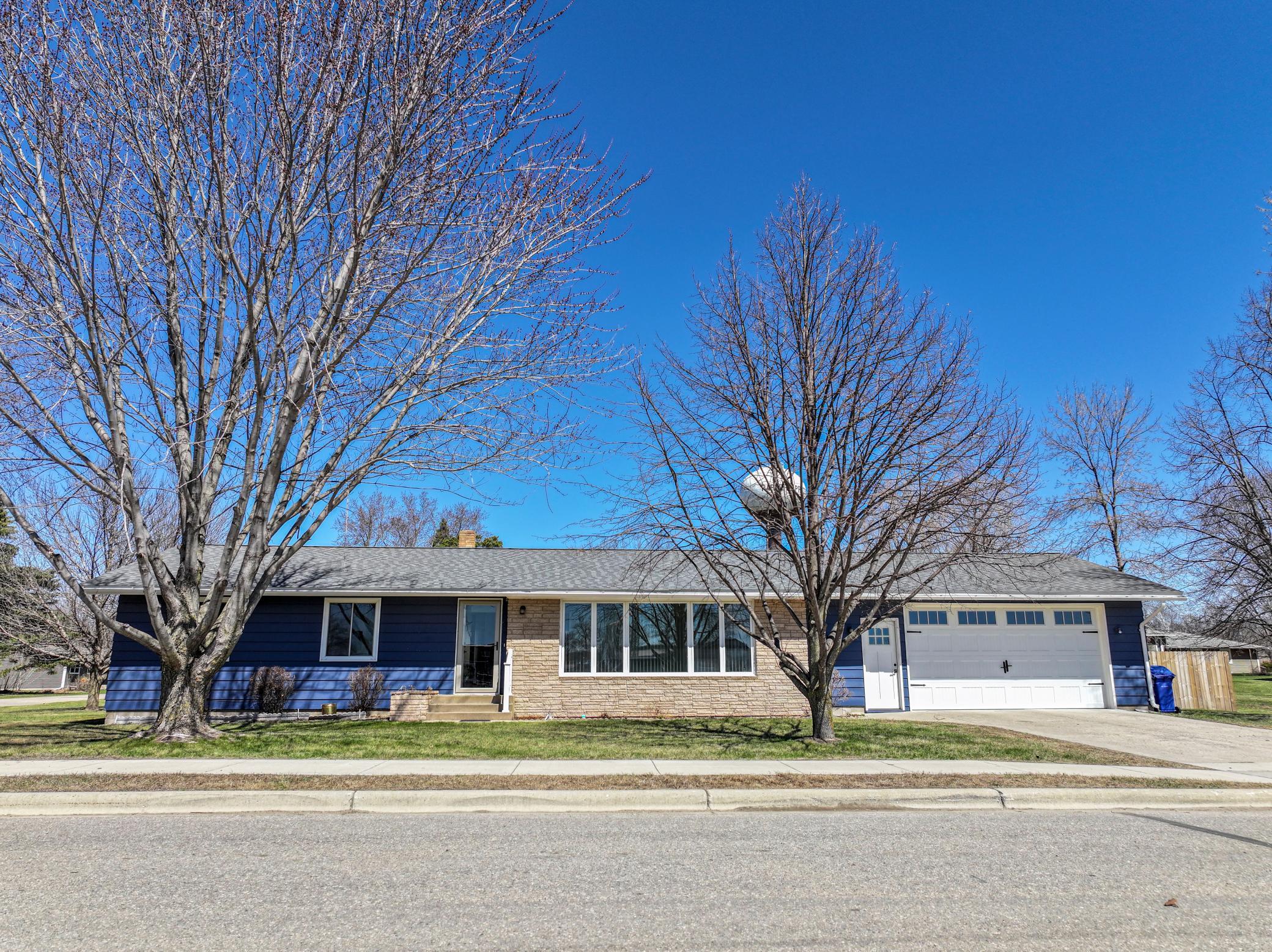 318 W Oak Street.jpg