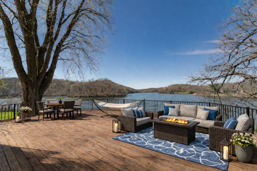 Staged deck Oak Lodge.png
