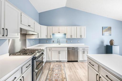 Enjoy cooking with the gas stove with double oven