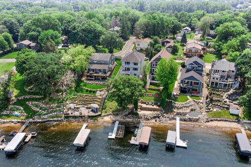 You'll love your own little oasis on the lakeshore!