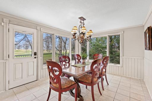 Kitchen & Breakfast Areas-Morning light and golf course views!