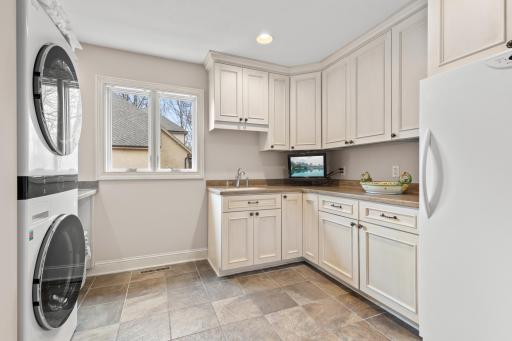 2890 Autumn Woods Drive, Chaska, MN 55318