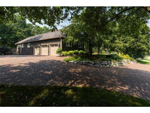 2890 Autumn Woods Drive, Chaska, MN 55318