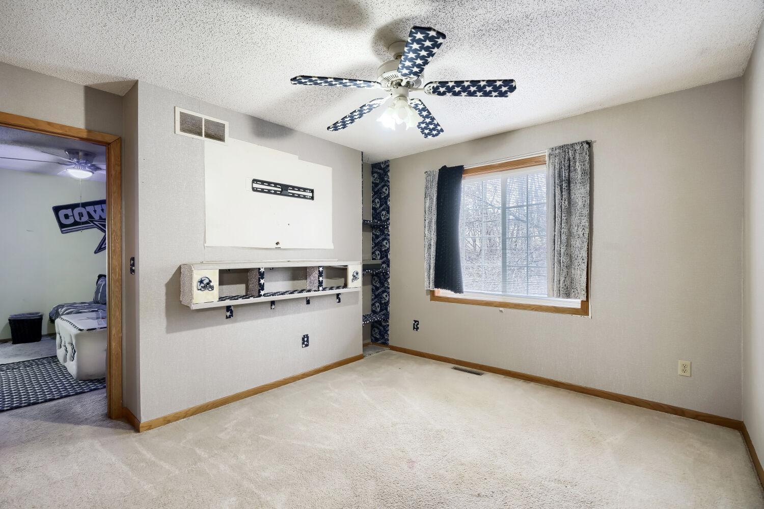 8731 Bechtel Ave - Web Quality - 009 - 09 Primary Bedroom.jpg