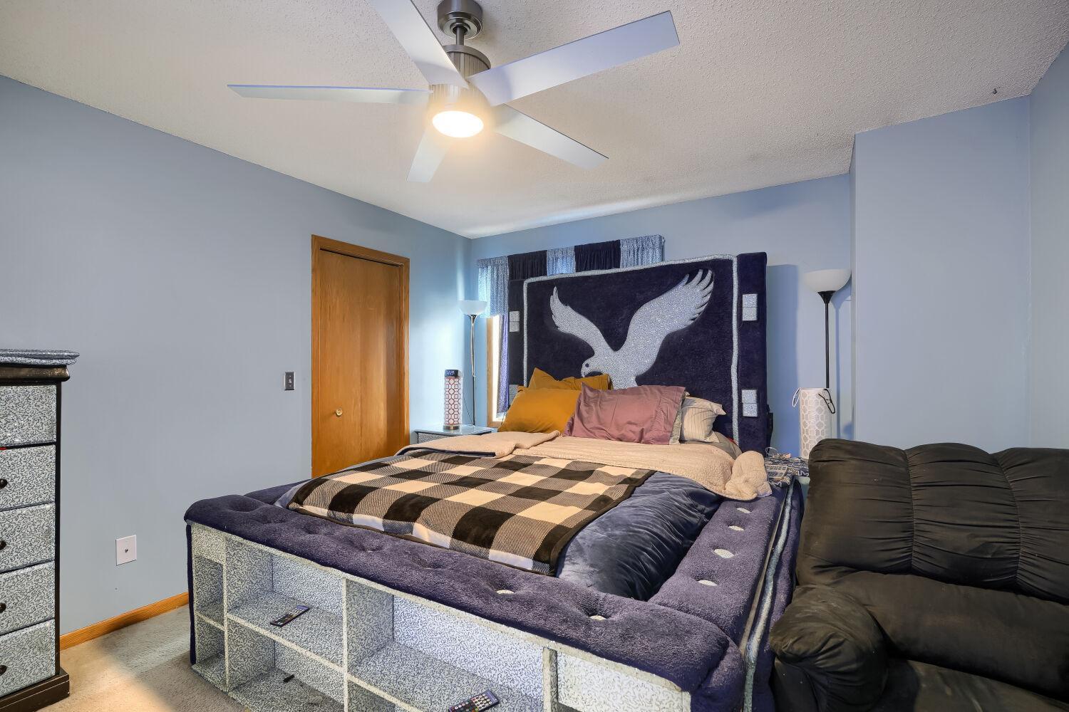 8731 Bechtel Ave - Web Quality - 010 - 10 Primary Bedroom.jpg