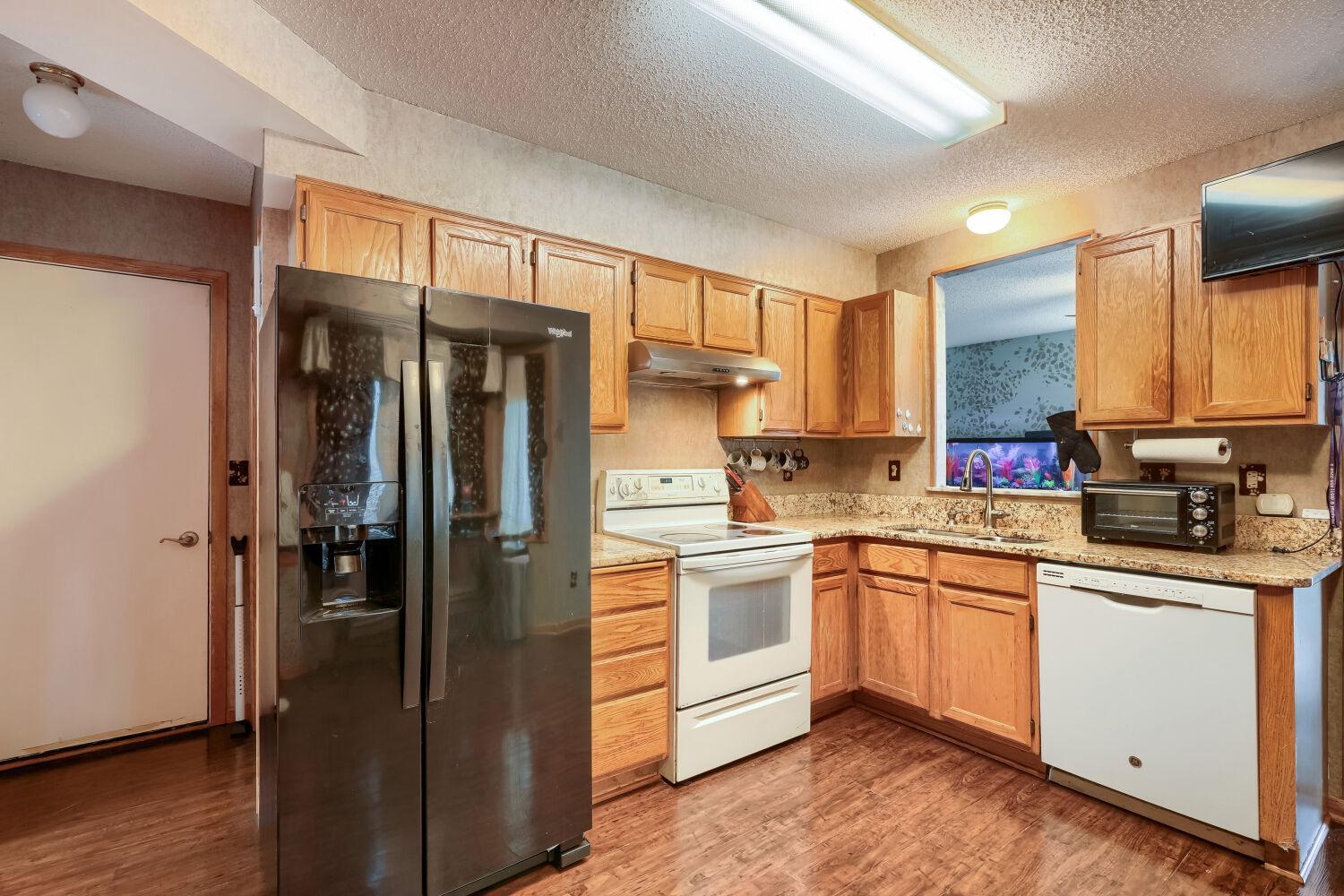 8731 Bechtel Ave - Web Quality - 005 - 05 Kitchen.jpg