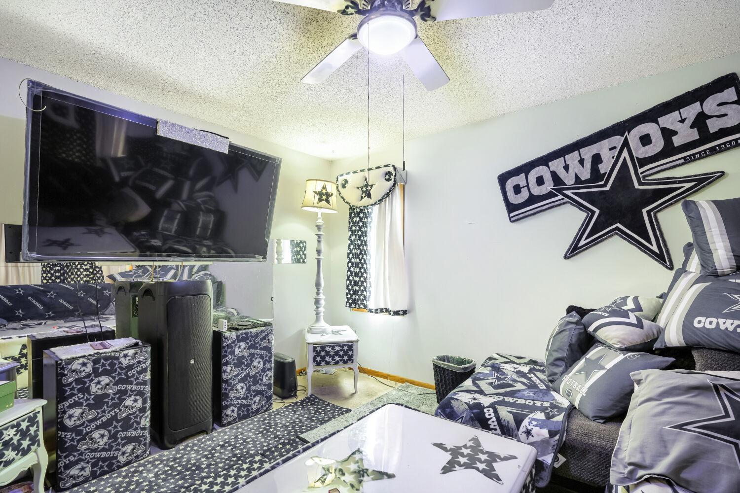 8731 Bechtel Ave - Web Quality - 007 - 07 Family Room.jpg