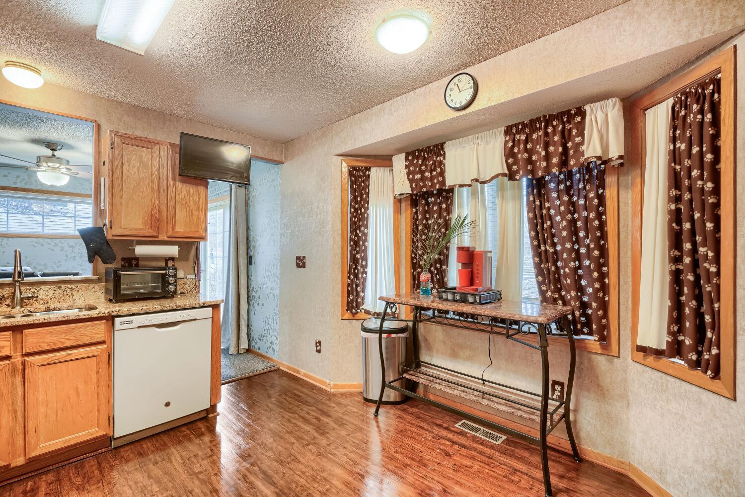 8731 Bechtel Ave - Web Quality - 006 - 06 Kitchen.jpg