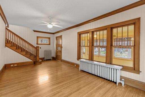 Classic solid open rail staircase has stood the test of time