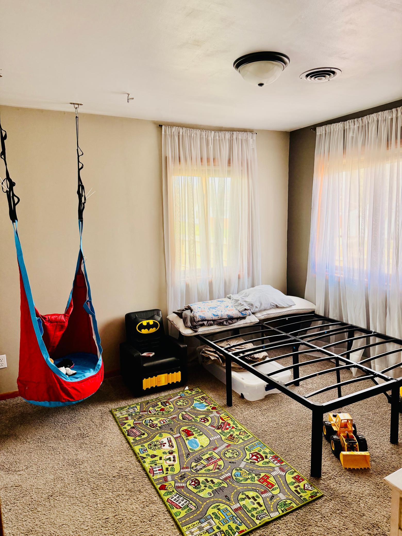 2nd upper bedroom