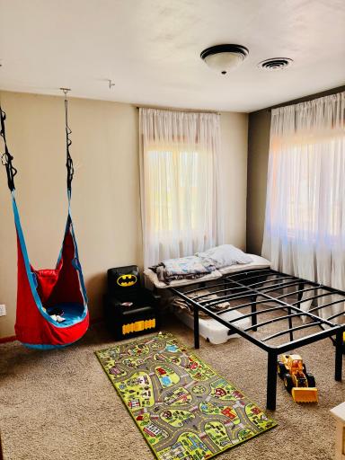2nd upper bedroom