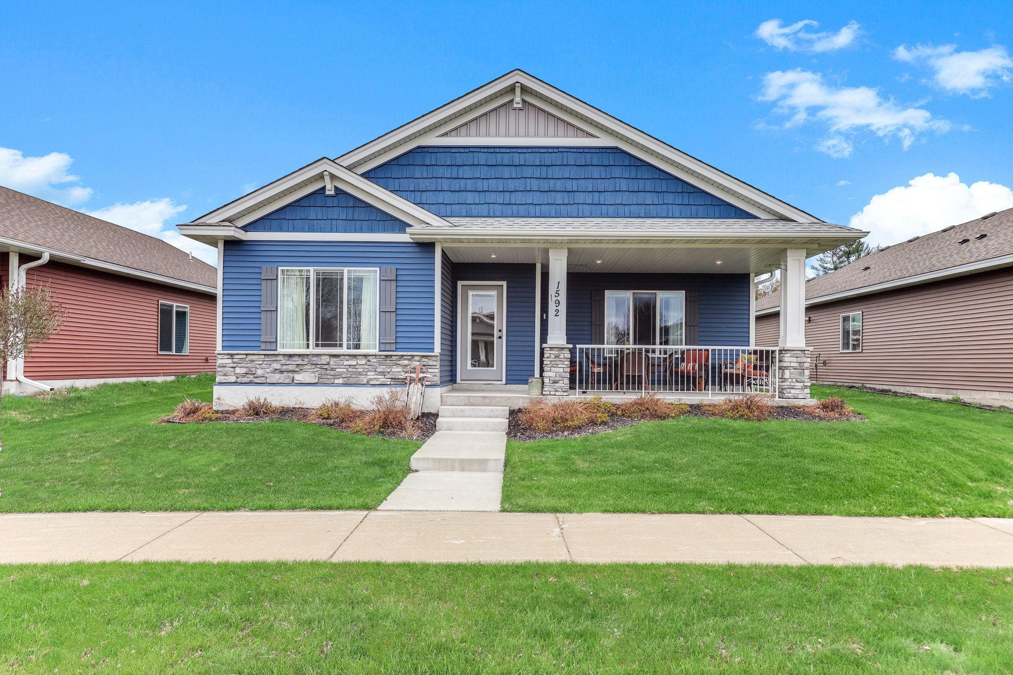 1-web-or-mls-1592-Elm-St-01.jpg