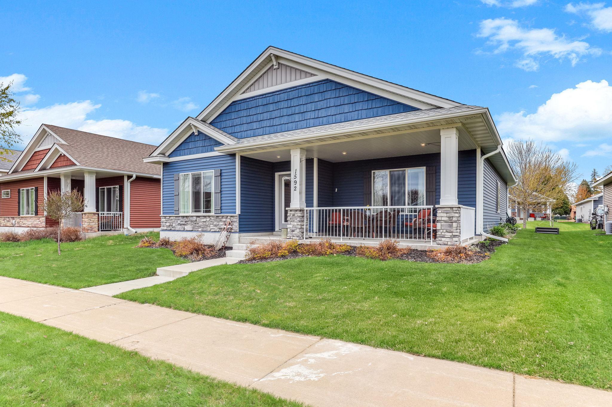 2-web-or-mls-1592-Elm-St-02.jpg