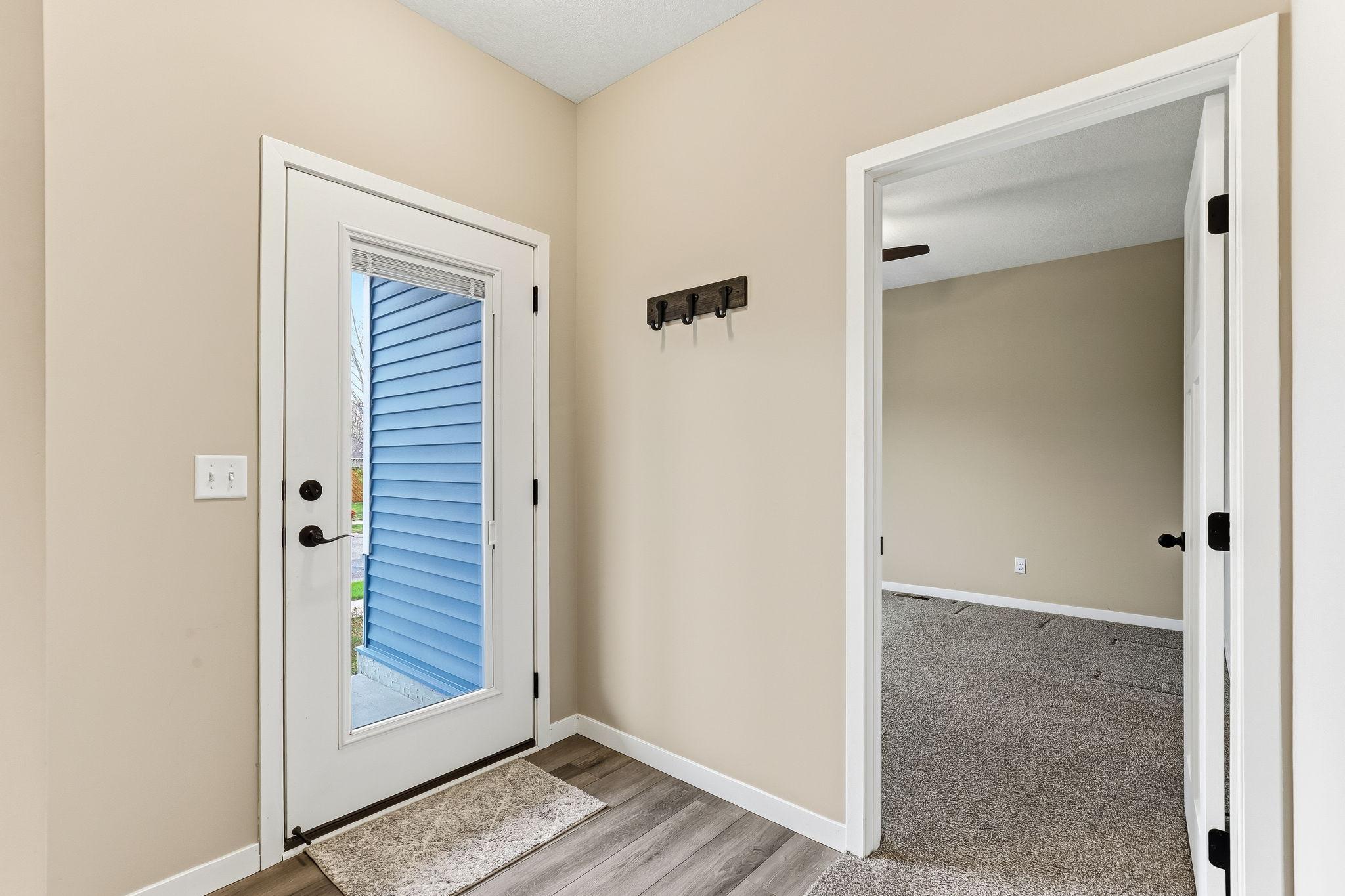 6-web-or-mls-1592-Elm-St-06.jpg