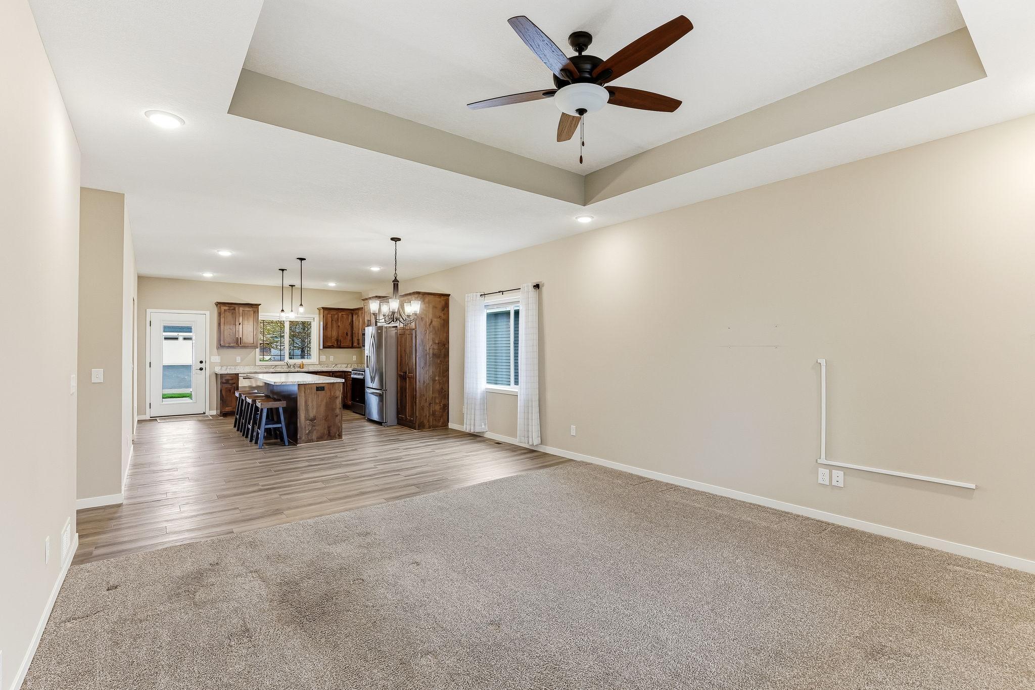 7-web-or-mls-1592-Elm-St-07.jpg
