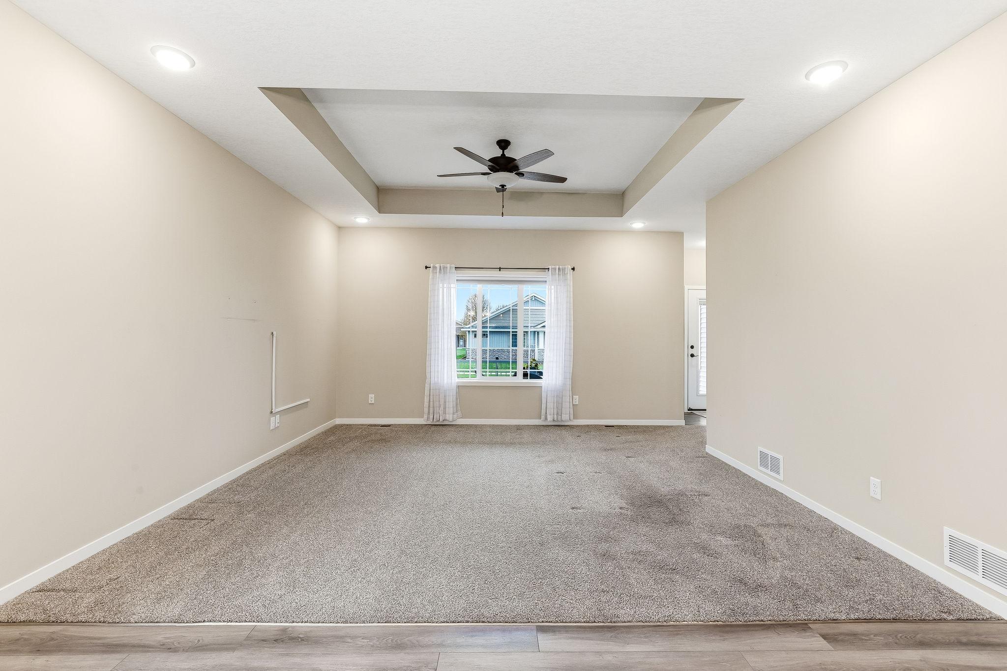 9-web-or-mls-1592-Elm-St-09.jpg