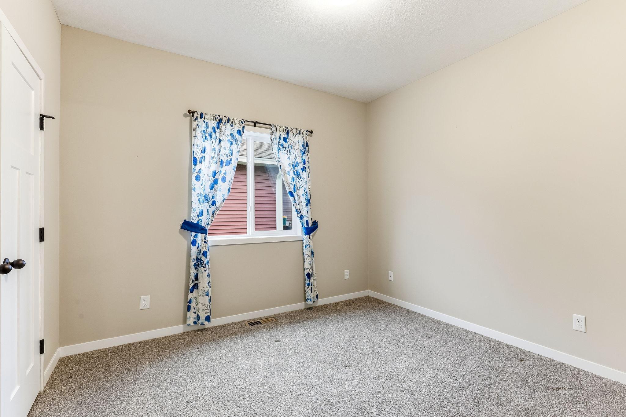 20-web-or-mls-1592-Elm-St-20.jpg