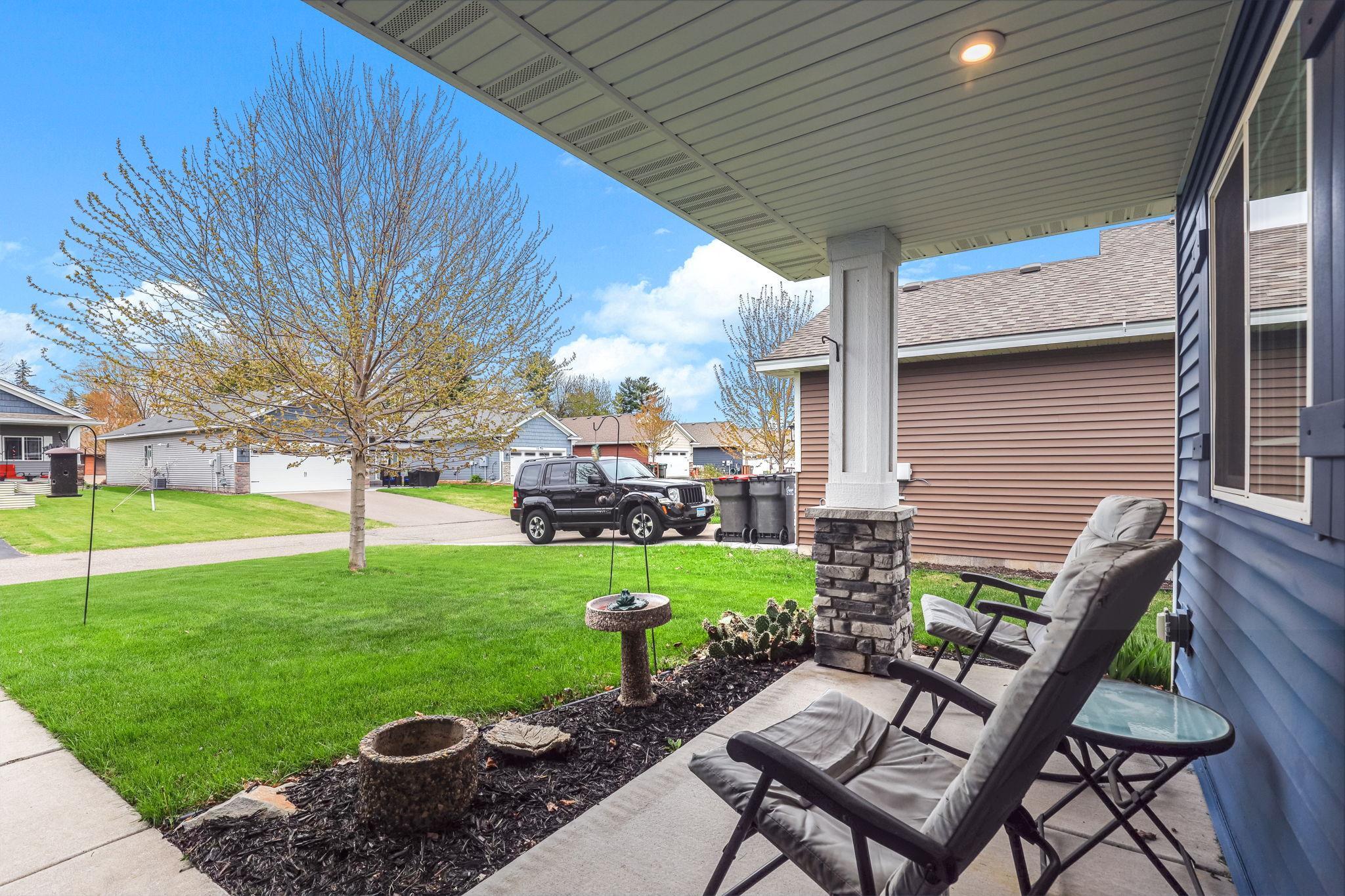 27-web-or-mls-1592-Elm-St-27.jpg