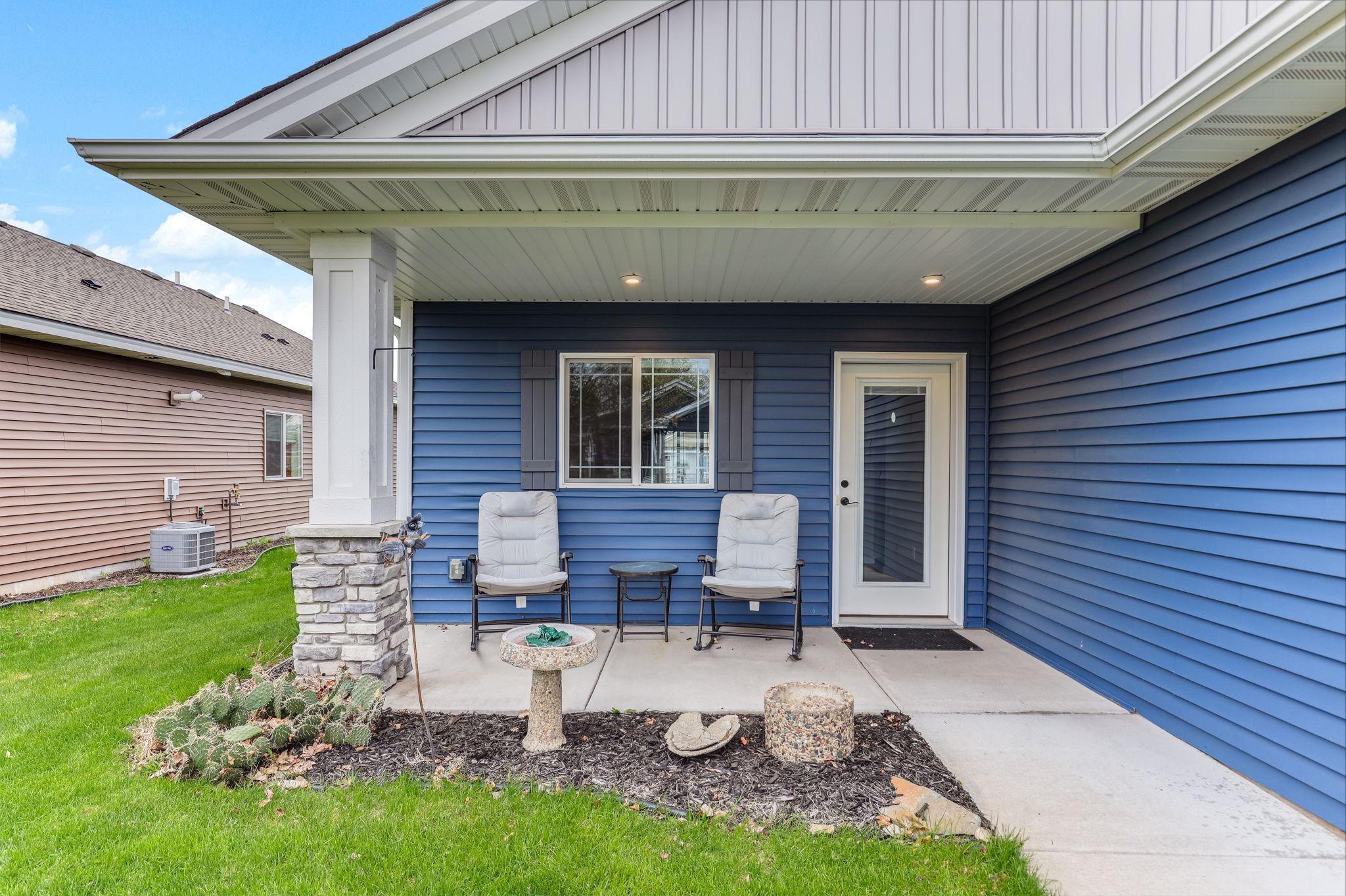 28-web-or-mls-1592-Elm-St-28.jpg