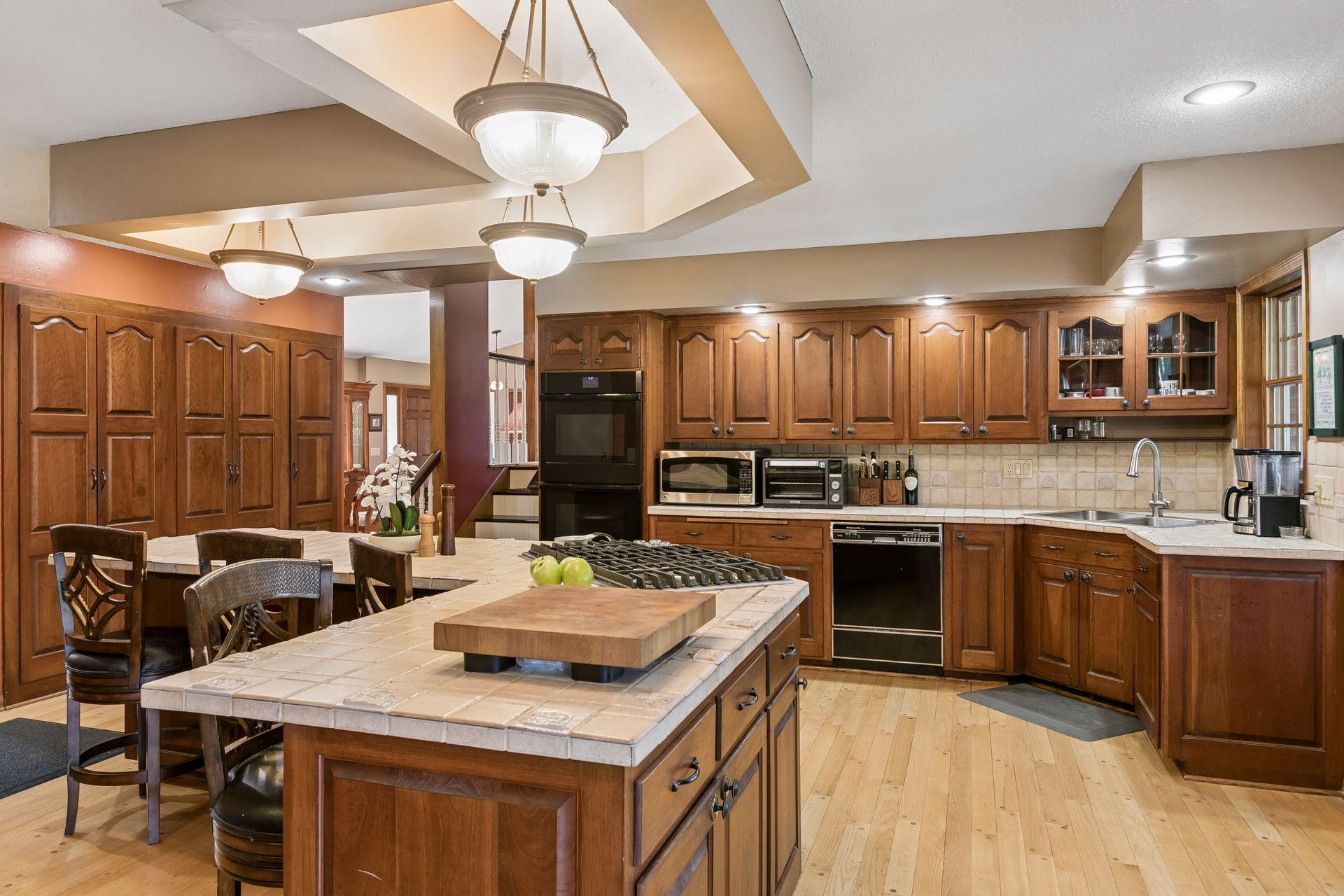 A center island that enables every cooking/baking project you could imagine