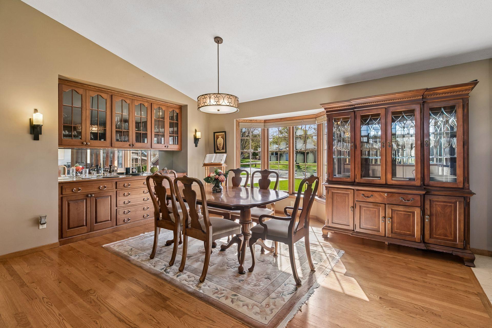 A nearly floor-to-ceiling buffet allows for every possible serving need!